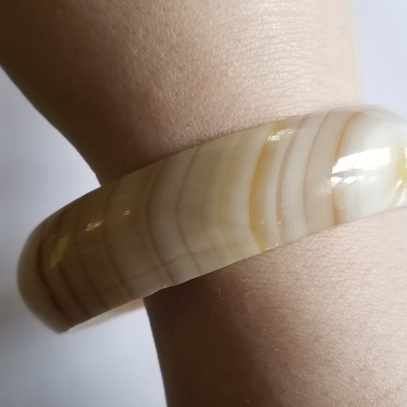 Relisted - Vintage bangle bracelet banded striped cream peach yellow tan - Picture 5 of 16